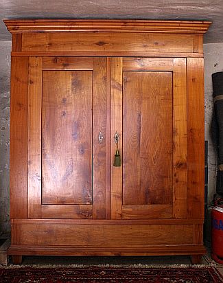 antike Möbel - Kirschbaumschrank