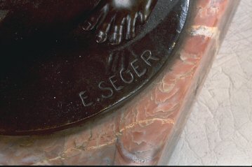 Statue Ernst Seger Die Kugelspielerin