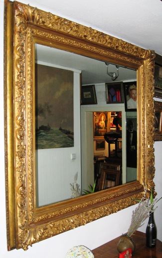 Grosser Spiegel